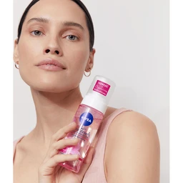 Nivea Rose Touch, pianka oczyszczająca z organiczną wodą różaną do twarzy 