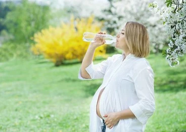 Mdłości u kobiet w ciąży – skąd się biorą i jak im zapobiegać?